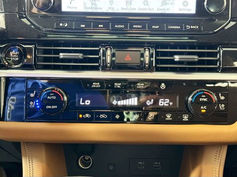 Used 2025 Nissan Pathfinder Platinum AWD/4WD image 16