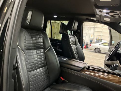 Used 2023 Cadillac Escalade Sport Platinum AWD/4WD image 38