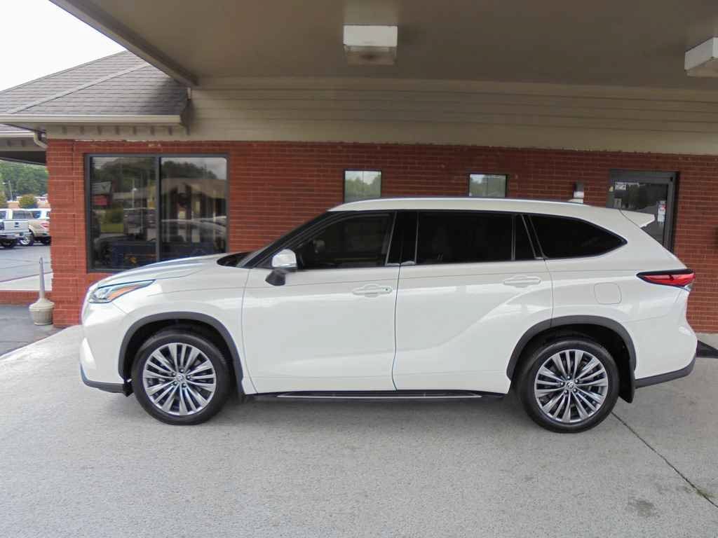 Used 2021 Toyota Highlander Platinum AWD/4WD image 1