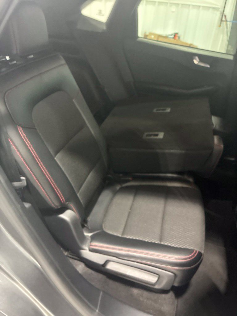 Used 2025 Ford Escape ST-Line FWD image 31