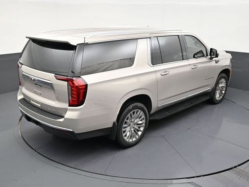 Used 2023 GMC Yukon XL SLT w/ SLT Luxury Package RWD image 15