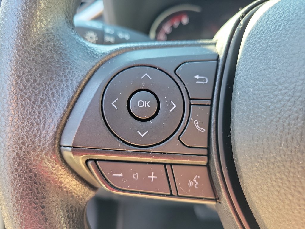 Used 2025 Toyota RAV4 XLE AWD/4WD image 18