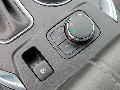 Used 2023 Chevrolet Traverse LT image 29