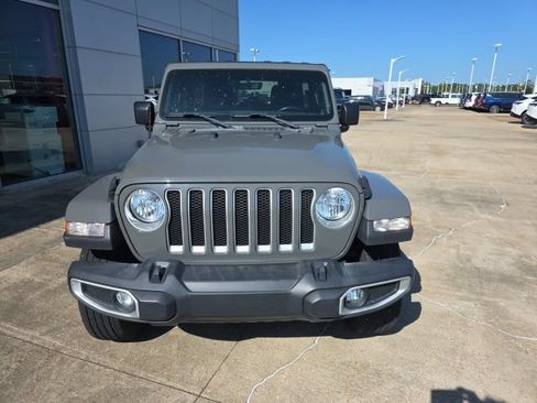 Used 2022 Jeep Wrangler Unlimited Sahara AWD/4WD image 8