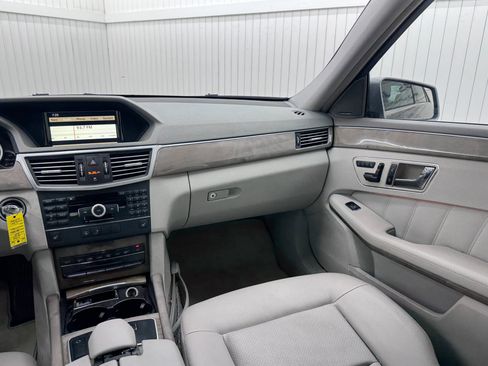 Used 2010 Mercedes-Benz E 350 E 350 Sedan 4D image 16
