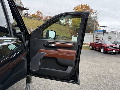 Certified 2024 GMC Sierra 2500 Denali Ultimate image 26