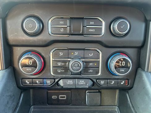 Used 2024 Chevrolet Tahoe High Country AWD/4WD image 30