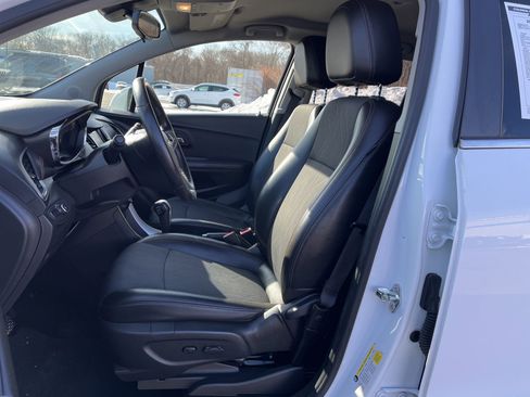 Used 2019 Chevrolet Trax LT w/ LT Convenience Package image 13