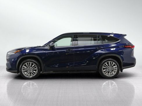 Used 2026 Toyota Highlander Platinum AWD/4WD image 2