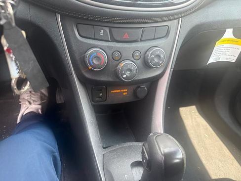 Used 2018 Chevrolet Trax LS FWD image 7