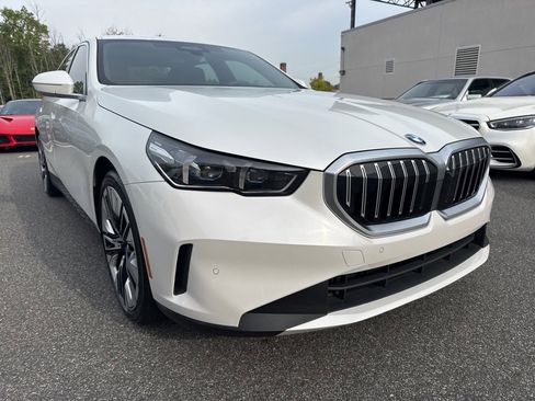 Used 2025 BMW 540i xDrive image 3