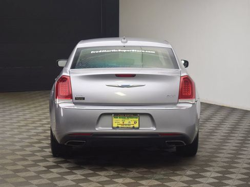 Used 2018 Chrysler 300 Limited AWD/4WD image 6