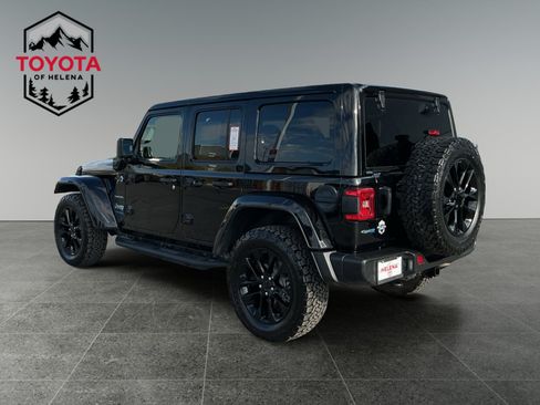 Used 2021 Jeep Wrangler Unlimited Sahara w/ Cold Weather Group AWD/4WD image 3