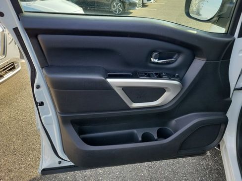 Used 2023 Nissan Titan SV image 14