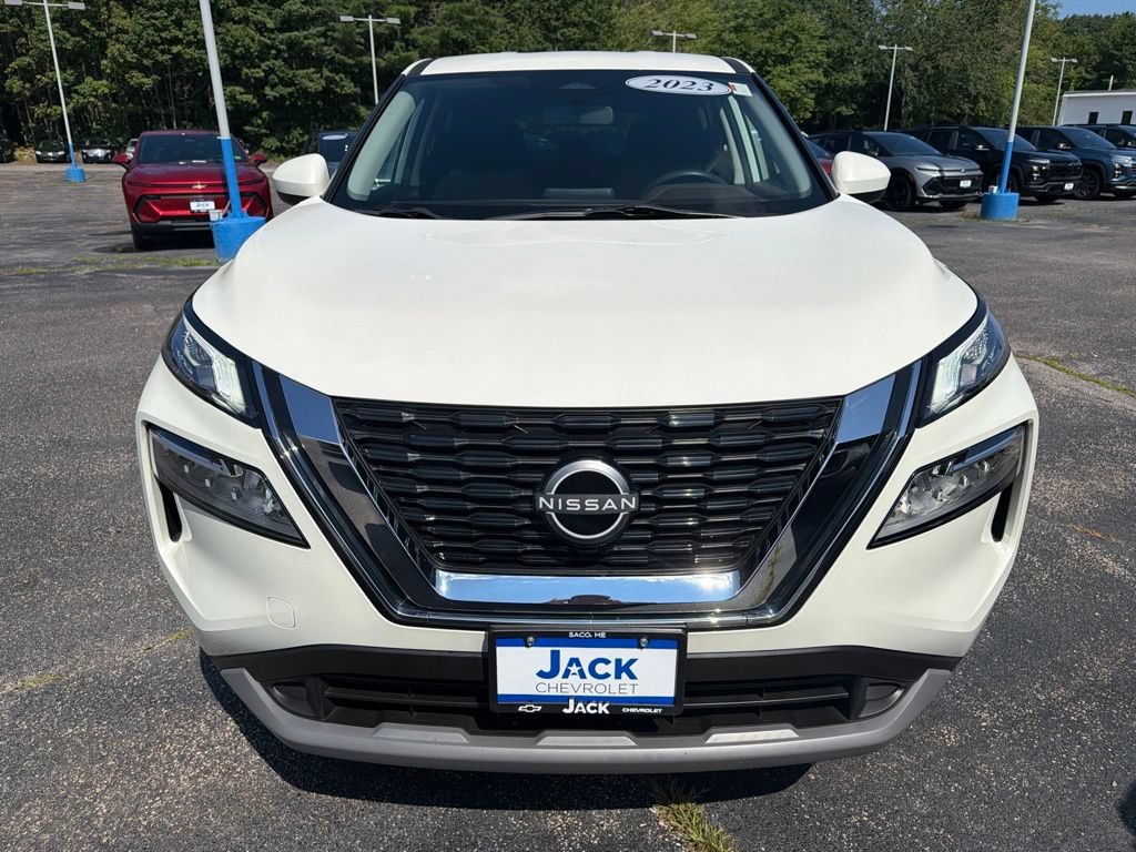 Used 2023 Nissan Rogue SV AWD/4WD image 2