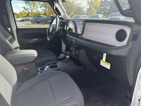 Certified 2025 Jeep Gladiator Willys image 15