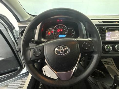 Used 2016 Toyota RAV4 LE AWD/4WD image 3