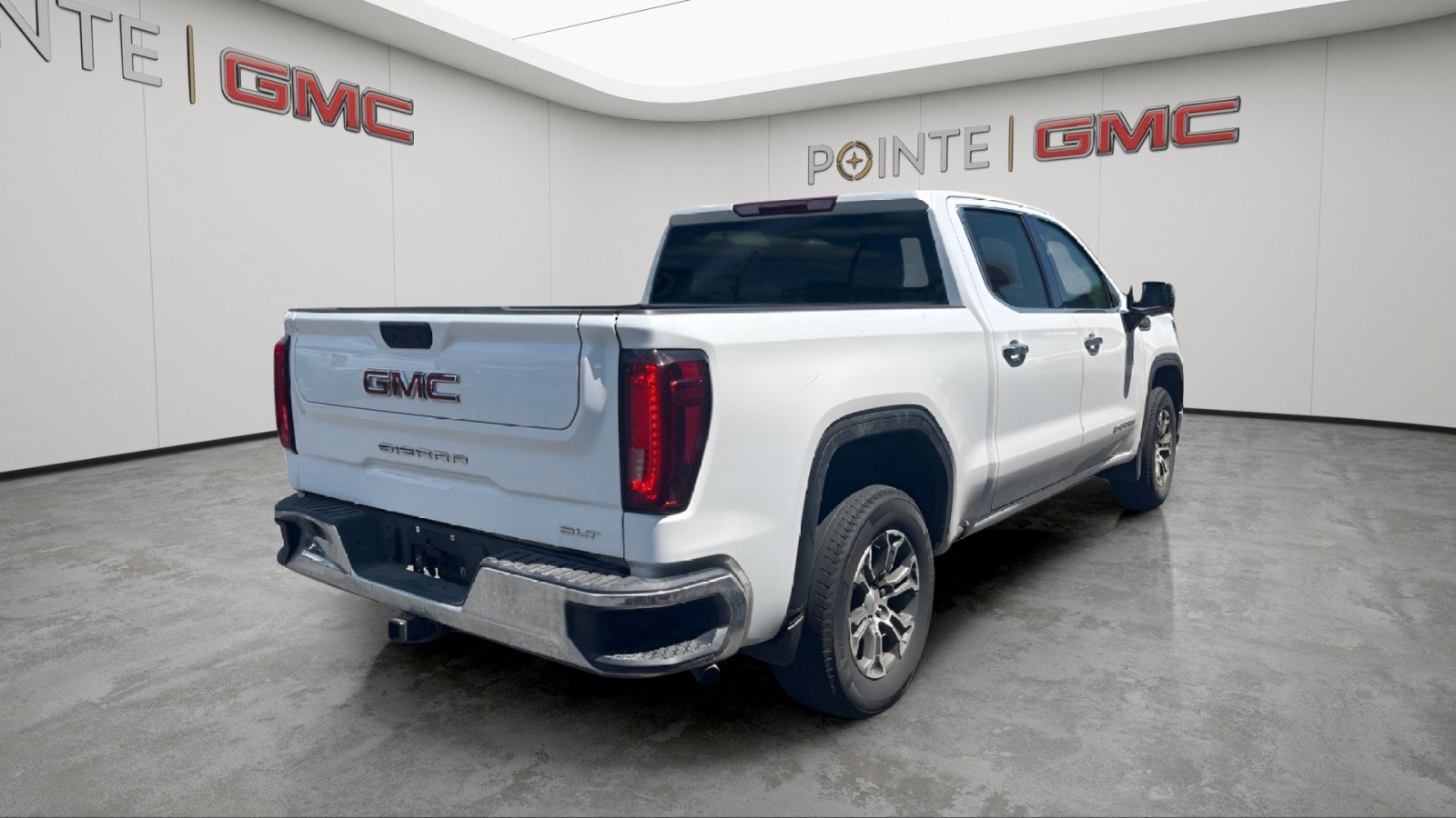 Used 2025 GMC Sierra 1500 SLT AWD/4WD image 8