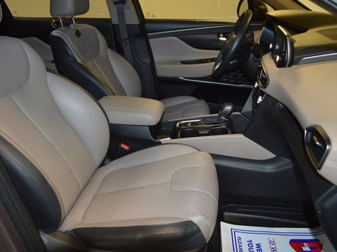 Used 2019 Hyundai Santa Fe Limited FWD image 11