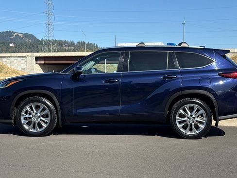 Used 2021 Toyota Highlander Limited AWD/4WD image 6