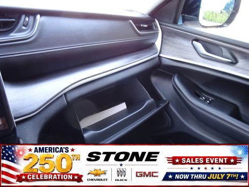 Used 2023 Jeep Grand Cherokee L Limited AWD/4WD image 27