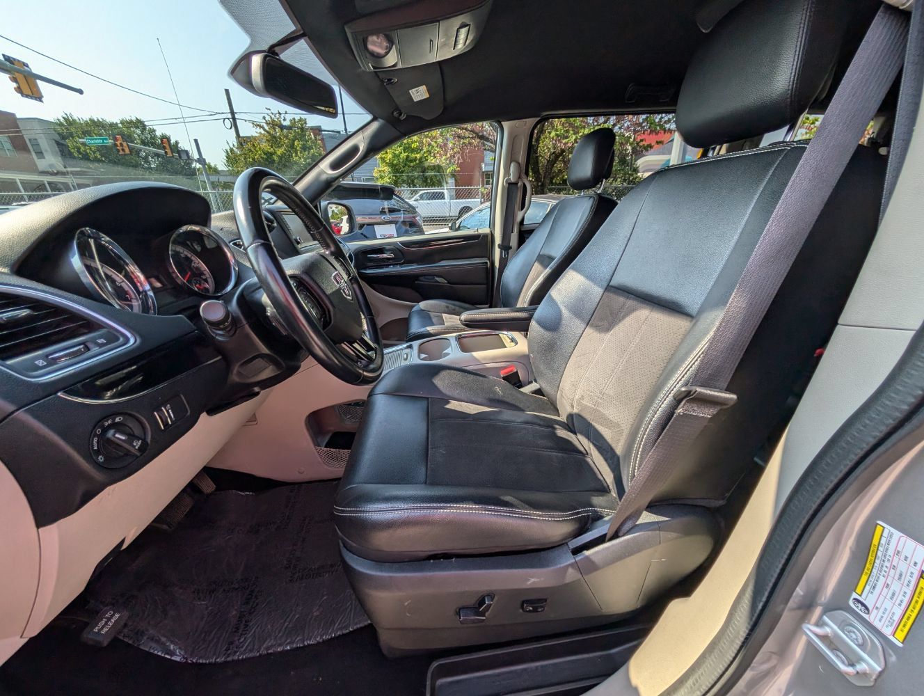 Used 2020 Dodge Grand Caravan SXT FWD image 15