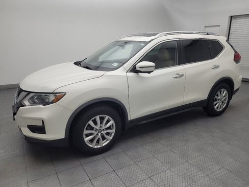 Used 2018 Nissan Rogue SV w/ Sun & Sound Touring Package FWD image 2