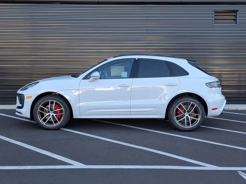 Certified 2025 Porsche Macan S AWD/4WD image 2