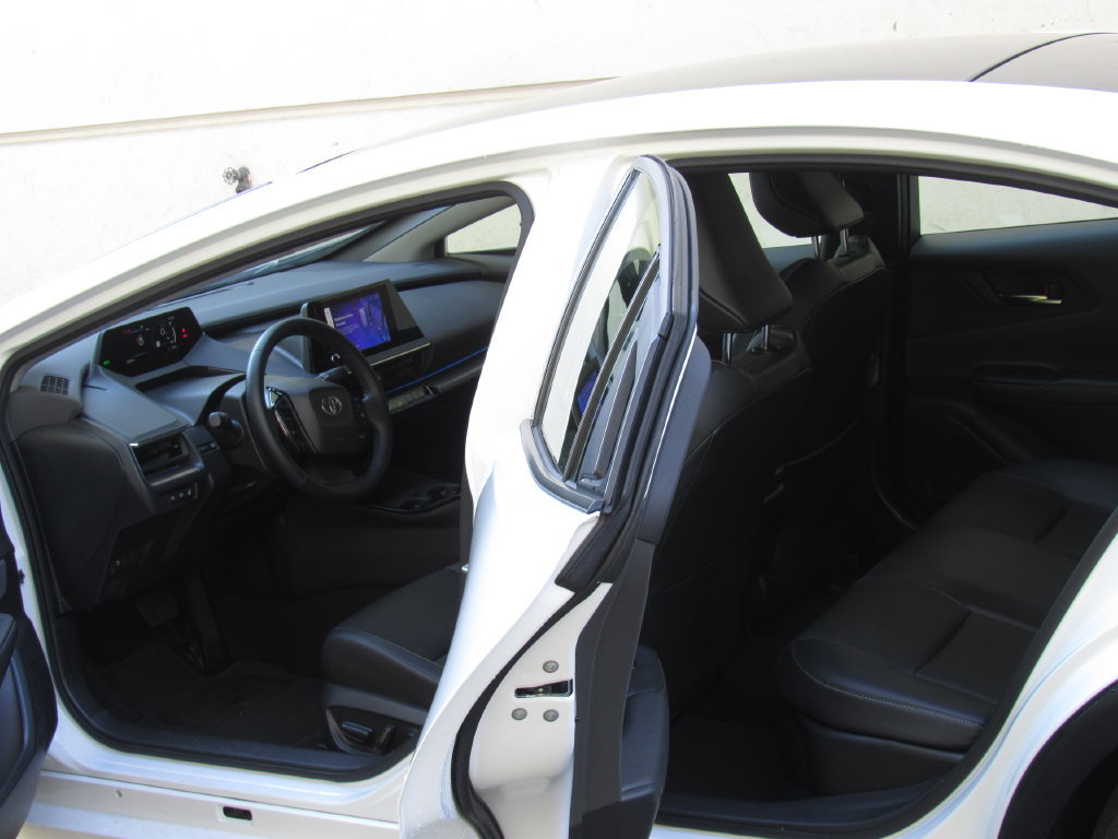 Certified 2025 Toyota Prius XLE FWD image 14
