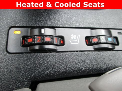 Used 2019 Toyota Highlander Limited image 16