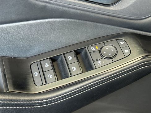 Used 2025 Nissan Rogue SV AWD/4WD image 14