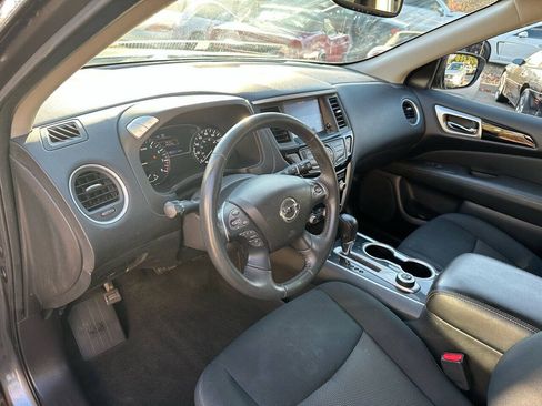 Used 2018 Nissan Pathfinder SV AWD/4WD image 17