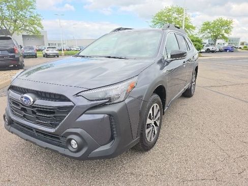 Certified 2025 Subaru Outback Premium AWD/4WD image 8