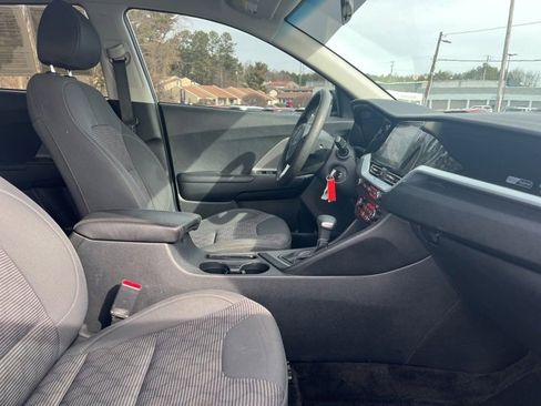 Used 2022 Kia Niro LX image 17