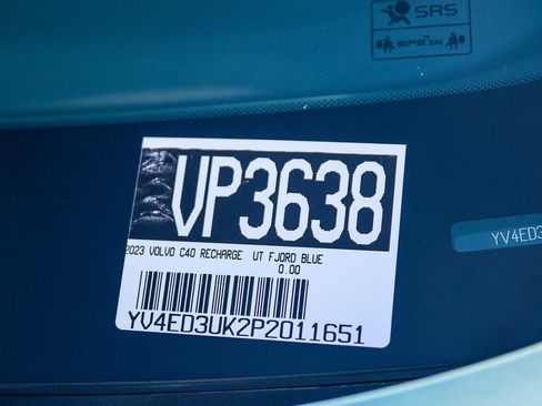 Used 2023 Volvo XC40 Recharge Core image 30