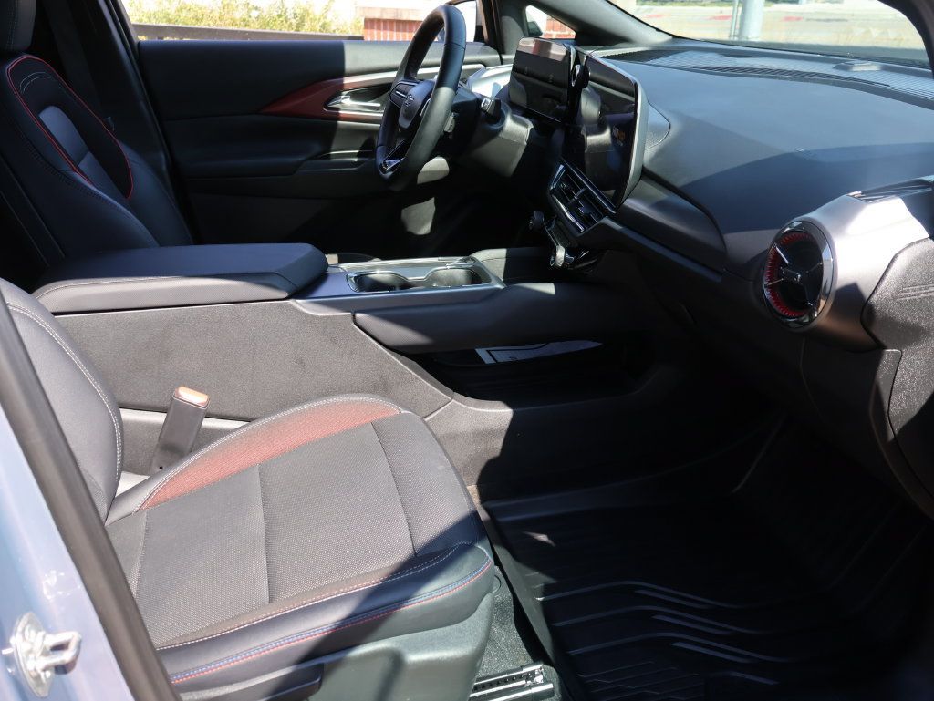 Certified 2024 Chevrolet Equinox EV RS FWD image 7