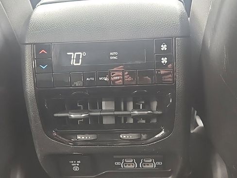 Used 2022 Jeep Grand Cherokee L Laredo image 19