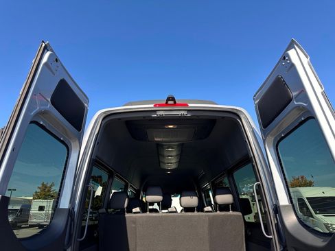 Used 2025 Mercedes-Benz Sprinter 2500 image 25