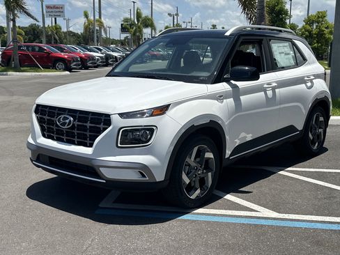 New 2025 Hyundai Venue Limited image 3
