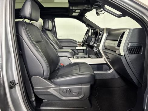 Certified 2022 Ford F250 Lariat w/ Lariat Value Package AWD/4WD image 4