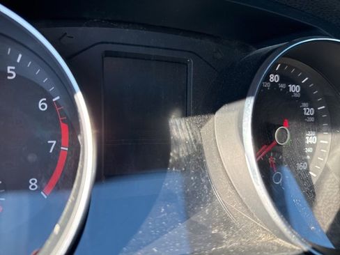 Used 2017 Volkswagen Passat 1.8T SEL Premium image 11