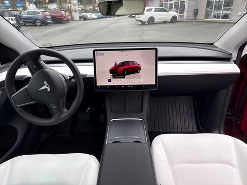 Used 2024 Tesla Model Y Long Range image 12
