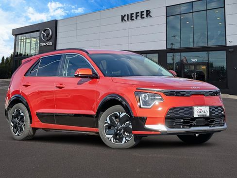 Used 2023 Kia Niro Wind w/ Wind Preserve Package image 2