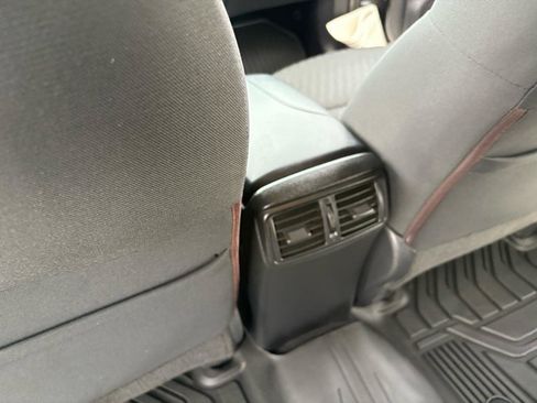 Used 2018 Nissan Rogue S image 24