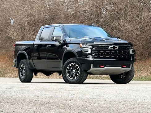 Used 2022 Chevrolet Silverado 1500 ZR2 w/ Technology Package AWD/4WD image 2