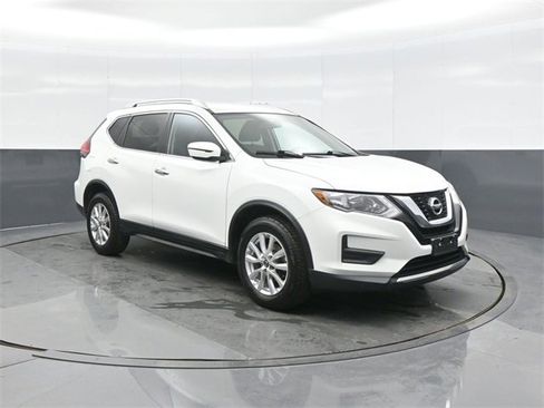 Used 2017 Nissan Rogue SV image 1