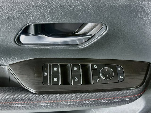 Used 2025 Nissan Kicks SR FWD image 18