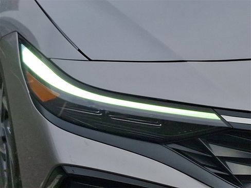 Used 2025 Hyundai Elantra SEL image 10