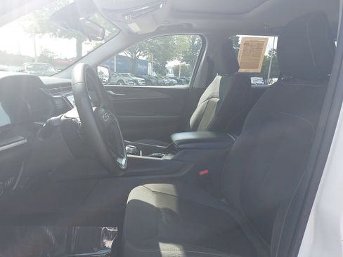 Used 2024 Jeep Grand Cherokee Laredo X AWD/4WD image 14