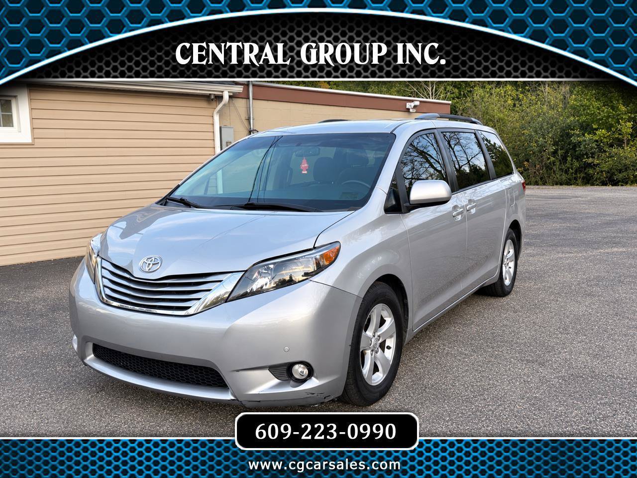 Used 2017 Toyota Sienna LE FWD image 1